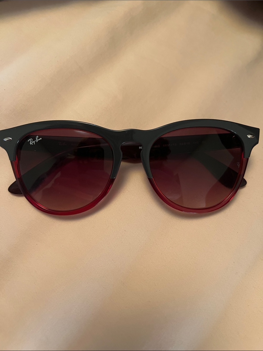 NWT Iris Ray-Ban Black and Red Gradient Sunglasses